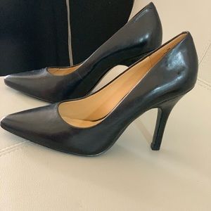Nine West Pointy toe pumps